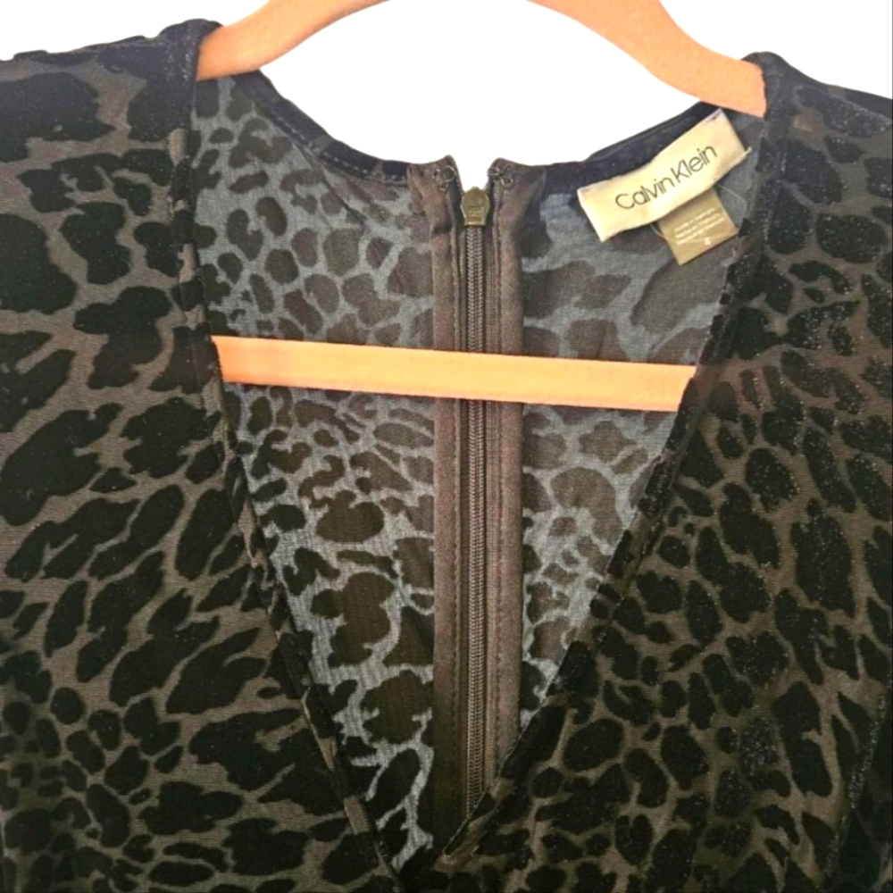 NWT - Calvin Klein - Black Burnout Animal Print Velvet Wrap Dress - Size 4 - Picture 4 of 9
